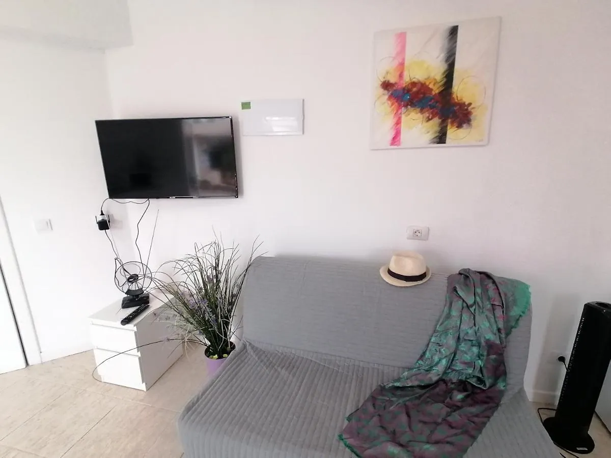 Small Studio, 50 M Front Of The Ocean & Free Wifi Playa Feñabe
