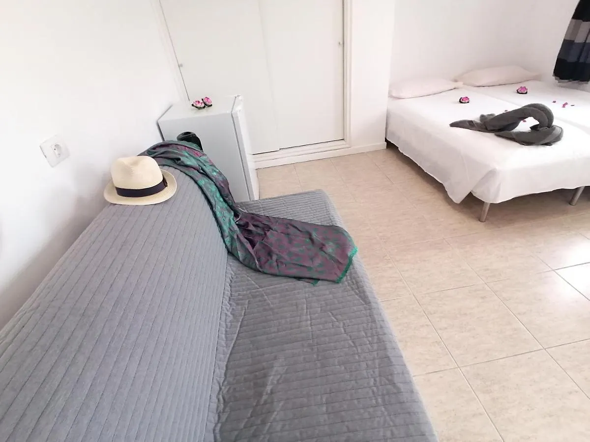 Small Studio, 50 M Front Of The Ocean & Free Wifi Playa Feñabe